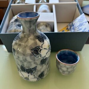 *NEW* Japanese Porcelain Sake Set (7 piece set)